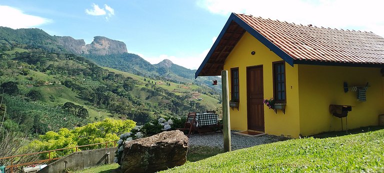 chale suit com uma linda vista para pedra do bau